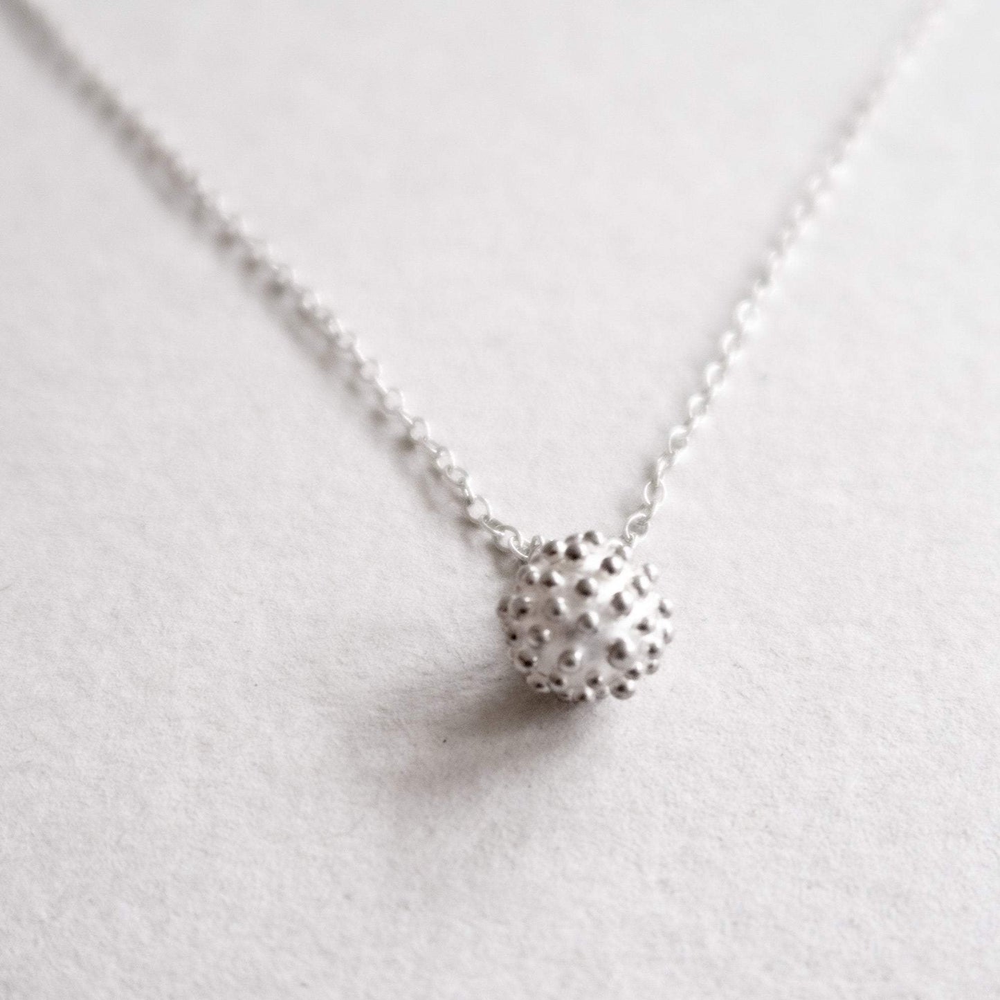 dots pendant necklace in silver