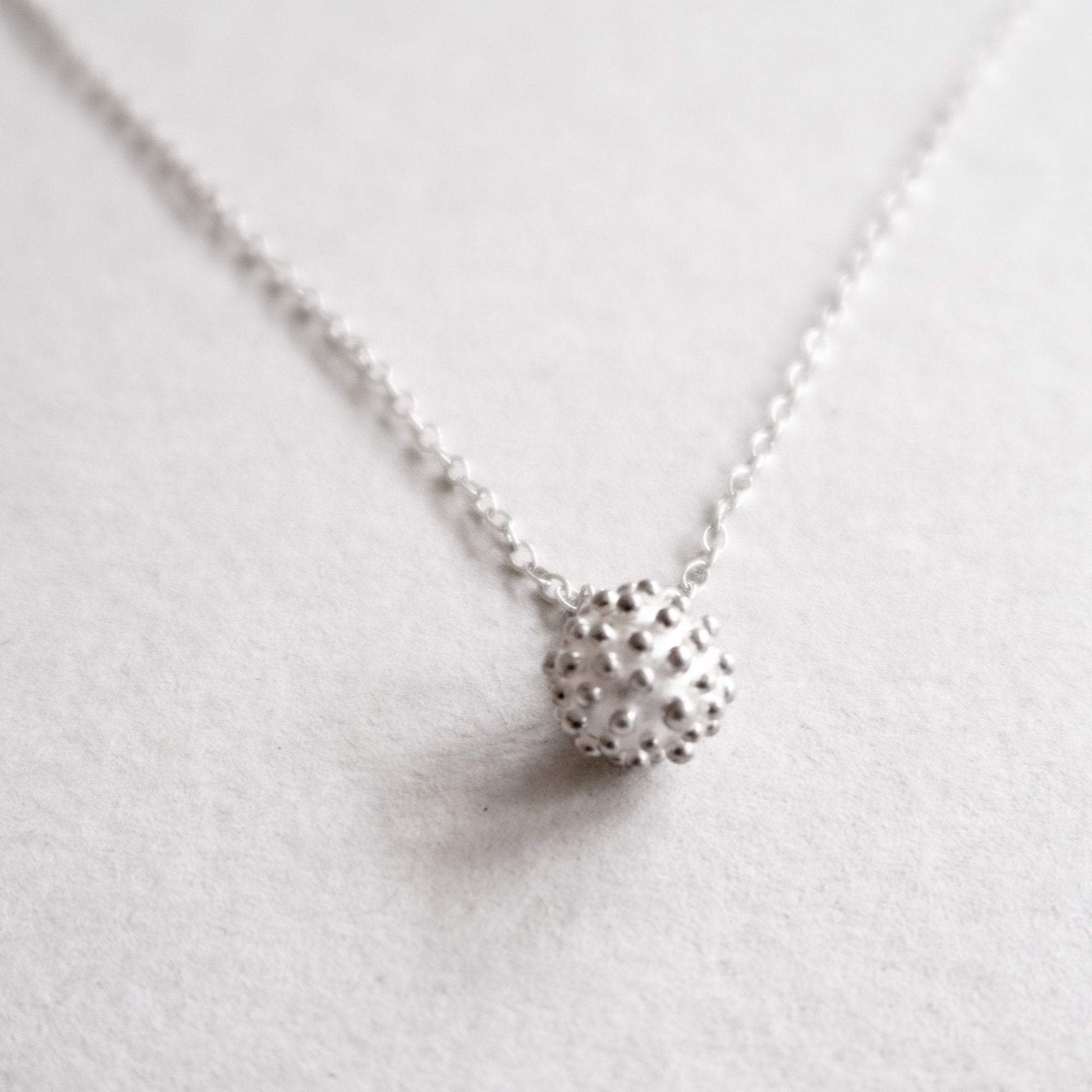 dots pendant necklace in silver